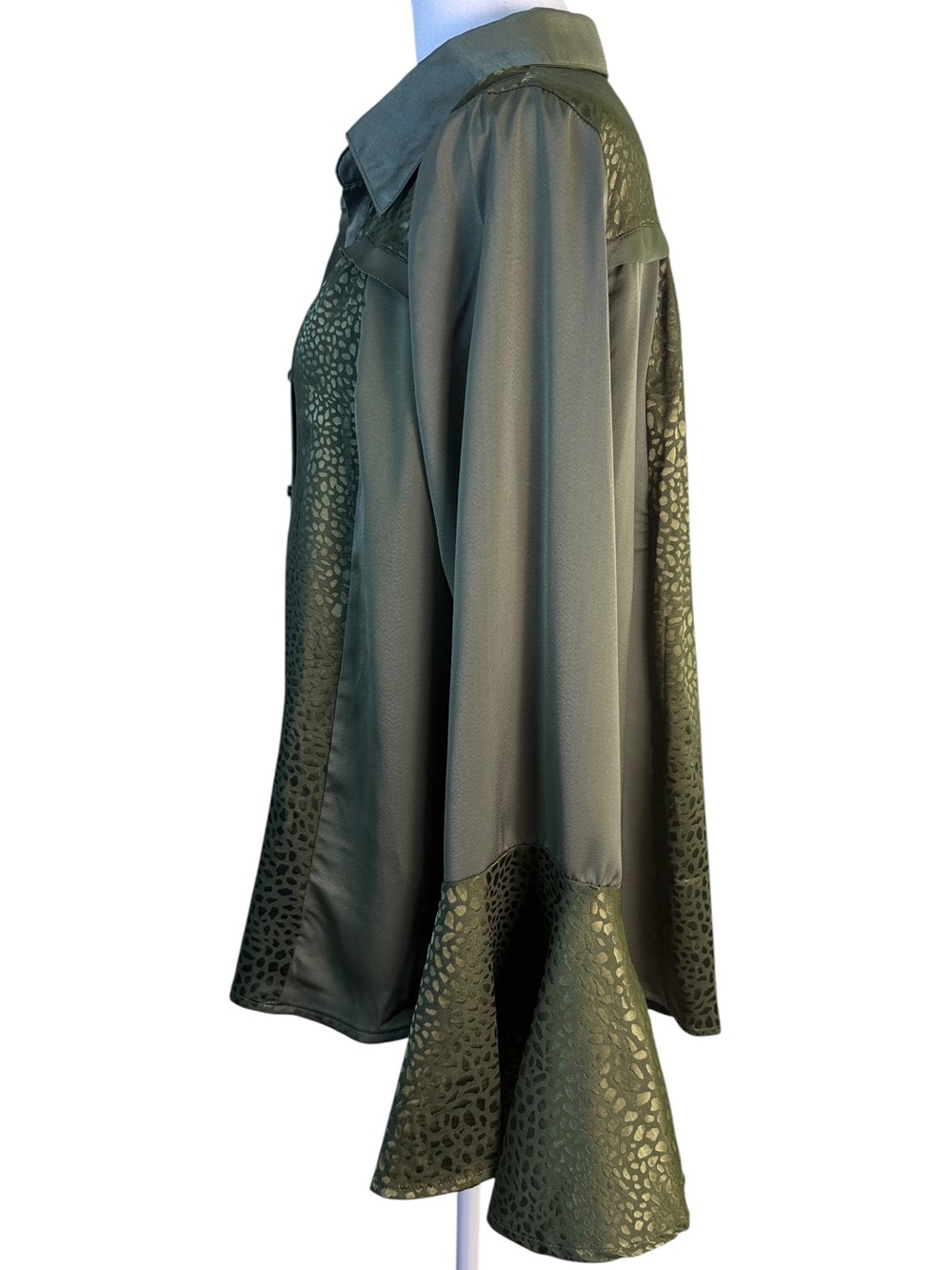 Umgee Olive Green Satin Animal Jacquard Bell Sleeve Button Front Blouse M Boho - Picture 6 of 11